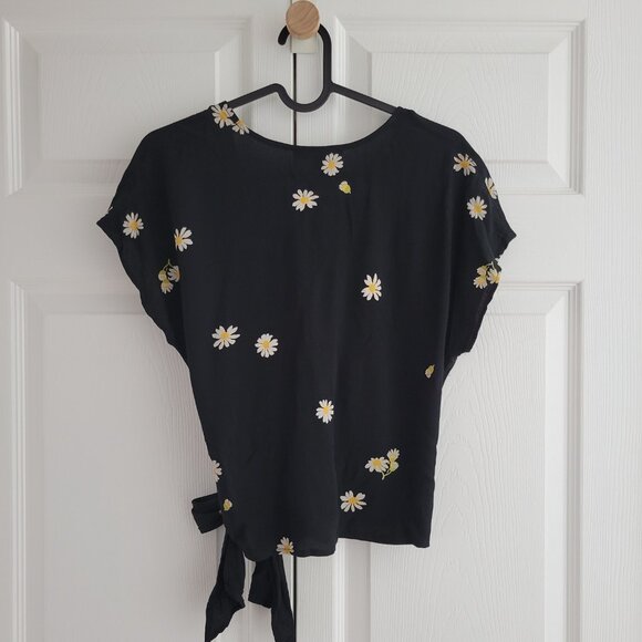 Madewell sash-tie wrap top in lazy daisies - Picture 5 of 5